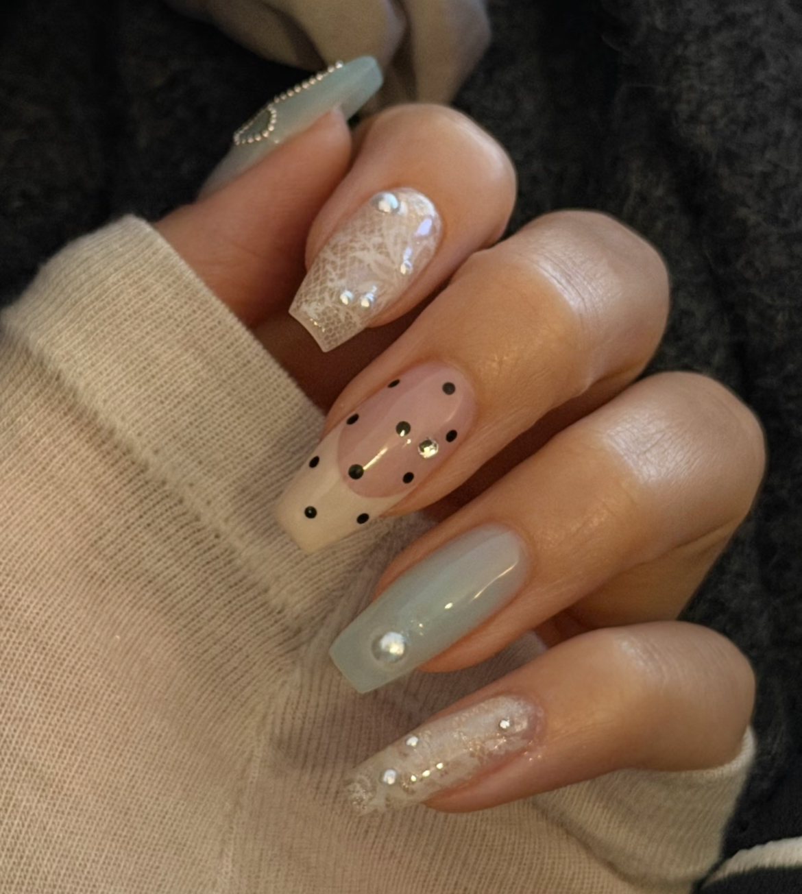 NEW🌟レースネイル💛レース4本+シンプルデザイン2本